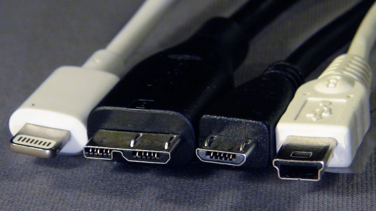 Micro-USB vs Mini-USB Connectors and Plugs Hero Banner