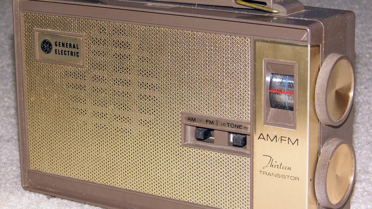Vintage Portable FM Radio Receiver Hero Banner